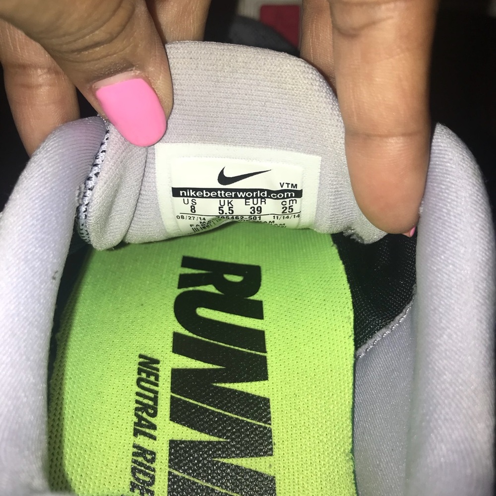 Nike - Picture 4 of 6
